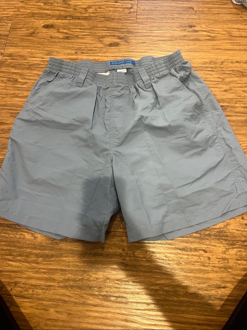 Southern Tide
Light Blue Men’s Elastic Waist Shorts
Size:L